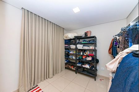Apartamento para alugar com 110m², 2 quartos e 3 vagas Apartamento para alugar com 110m², 2 quartos e 3 vagasCloset da suíte 2