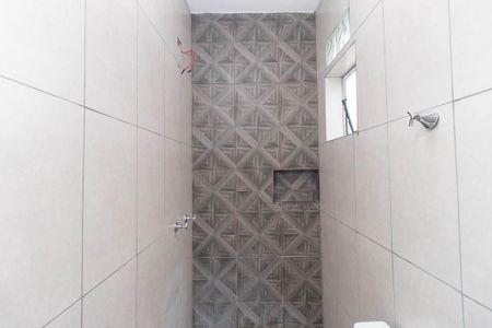 Banheiro de casa de condomínio para alugar com 1 quarto, 20m² em Vila Nilo, São Paulo
