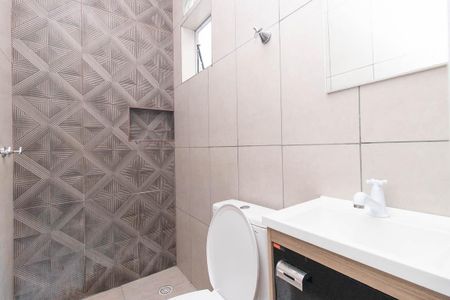 Banheiro de casa de condomínio para alugar com 1 quarto, 20m² em Vila Nilo, São Paulo