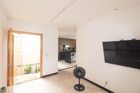 Casa para alugar com 100m², 2 quartos e 2 vagas Casa para alugar com 100m², 2 quartos e 2 vagasSala