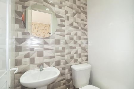 Casa para alugar com 100m², 2 quartos e 2 vagas Casa para alugar com 100m², 2 quartos e 2 vagasBanheiro Social 2