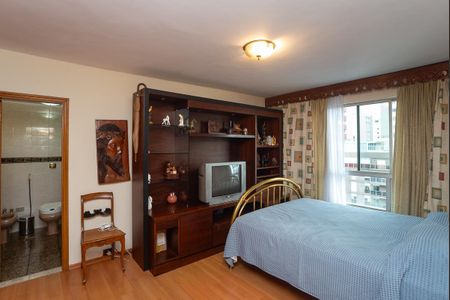 Apartamento à venda com 163m², 3 quartos e 2 vagas Apartamento à venda com 163m², 3 quartos e 2 vagasSuíte