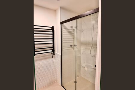 Banheiro de apartamento para alugar com 1 quarto, 28m² em Vila Clementino, São Paulo