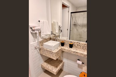 Banheiro de apartamento para alugar com 1 quarto, 28m² em Vila Clementino, São Paulo