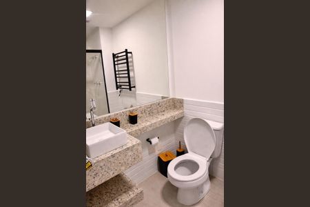 Banheiro de apartamento para alugar com 1 quarto, 28m² em Vila Clementino, São Paulo
