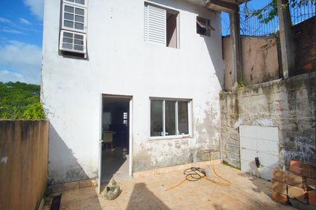 Casa à venda com 160m², 2 quartos e 2 vagasFundos da Casa