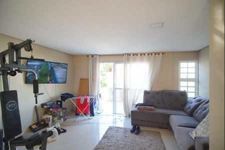 Sala de casa à venda com 2 quartos, 160m² em Jardim Itu, Porto Alegre