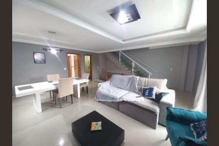 Sala de casa para alugar com 3 quartos, 200m² em Vila Valenca, São Vicente