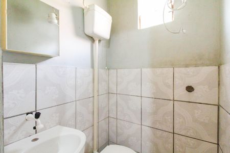 Banheiro de kitnet/studio para alugar com 1 quarto, 20m² em Mathias Velho, Canoas