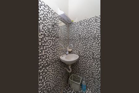 Banheiro de casa para alugar com 1 quarto, 30m² em Sítio do Piqueri, São Paulo