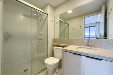 Banheiro de kitnet/studio para alugar com 1 quarto, 28m² em Pinheiros, São Paulo