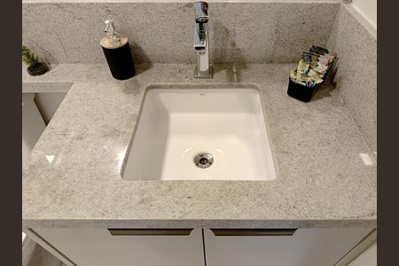 Studio à venda com 28m², 1 quarto e sem vaga Studio à venda com 28m², 1 quarto e sem vagaBanheiro