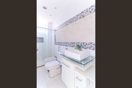 Apartamento à venda com 83m², 2 quartos e 2 vagas Apartamento à venda com 83m², 2 quartos e 2 vagasBanheiro da Suíte