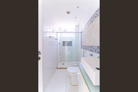 Apartamento à venda com 83m², 2 quartos e 2 vagas Apartamento à venda com 83m², 2 quartos e 2 vagasBanheiro da Suíte