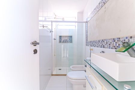 Apartamento à venda com 83m², 2 quartos e 2 vagas Apartamento à venda com 83m², 2 quartos e 2 vagasBanheiro da Suíte