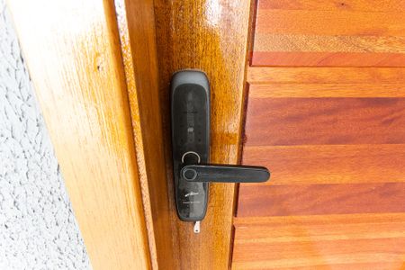 Casa à venda com 131m², 3 quartos e 4 vagas Casa à venda com 131m², 3 quartos e 4 vagasFechadura Eletrônica