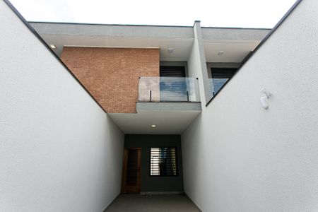 Casa à venda com 92m², 3 quartos e 2 vagas Casa à venda com 92m², 3 quartos e 2 vagasFachada