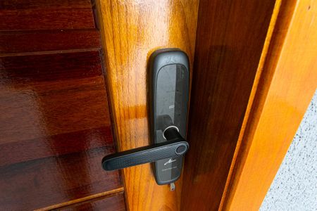 Casa à venda com 92m², 3 quartos e 2 vagas Casa à venda com 92m², 3 quartos e 2 vagasFechadura Eletrônica