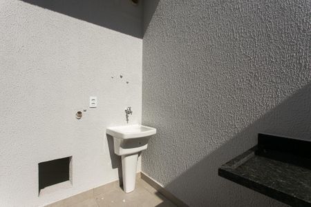 Casa à venda com 92m², 3 quartos e 2 vagas Casa à venda com 92m², 3 quartos e 2 vagasÁrea de Serviço