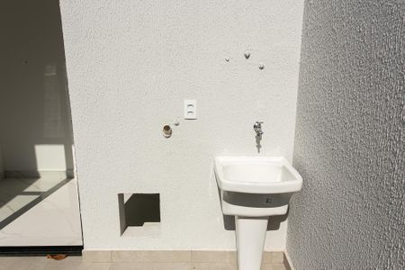 Casa à venda com 92m², 3 quartos e 2 vagas Casa à venda com 92m², 3 quartos e 2 vagasÁrea de Serviço