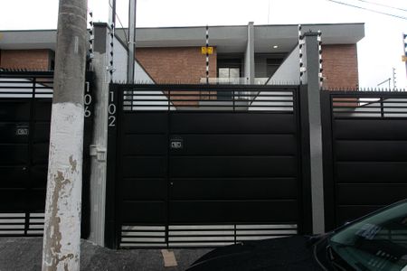 Casa à venda com 92m², 3 quartos e 2 vagas Casa à venda com 92m², 3 quartos e 2 vagasFachada