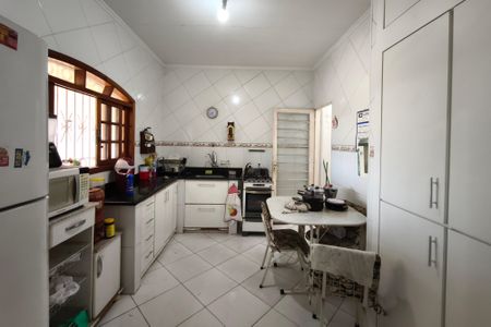 Casa à venda com 116m², 4 quartos e 2 vagas Casa à venda com 116m², 4 quartos e 2 vagasCozinha