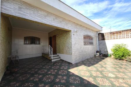 Casa à venda com 116m², 4 quartos e 2 vagas Casa à venda com 116m², 4 quartos e 2 vagasQuintal - Garagem