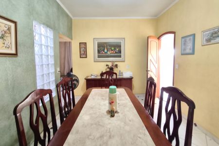 Casa à venda com 116m², 4 quartos e 2 vagas Casa à venda com 116m², 4 quartos e 2 vagasSala de Jantar