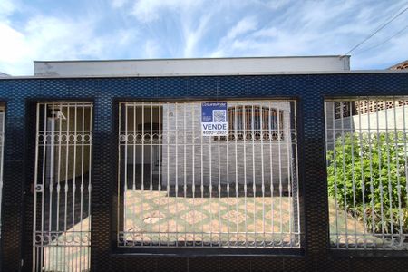 Casa à venda com 116m², 4 quartos e 2 vagas Casa à venda com 116m², 4 quartos e 2 vagasPLACA INSTALADA NA FACHADA