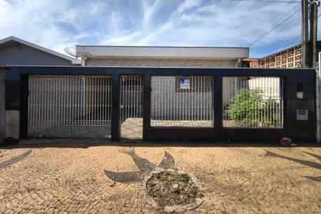 Casa à venda com 116m², 4 quartos e 2 vagas Casa à venda com 116m², 4 quartos e 2 vagasFachada