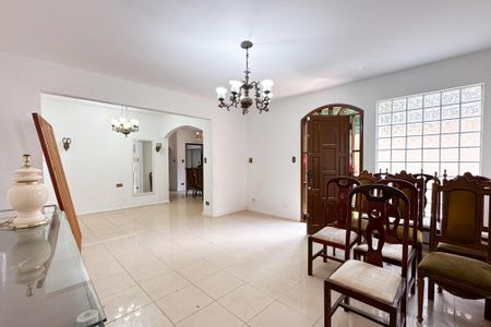 Casa à venda com 350m², 4 quartos e 4 vagas Casa à venda com 350m², 4 quartos e 4 vagasSala