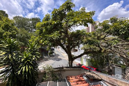 Casa à venda com 350m², 4 quartos e 4 vagas Casa à venda com 350m², 4 quartos e 4 vagasVista do Quarto 1