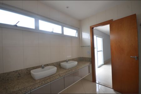 Apartamento para alugar com 236m², 3 quartos e 2 vagasBanheiro da Suíte