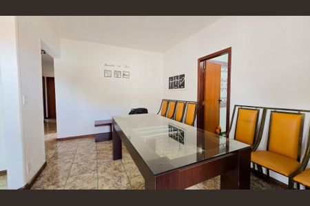 Casa à venda com 353m², 4 quartos e 4 vagas Casa à venda com 353m², 4 quartos e 4 vagasSala