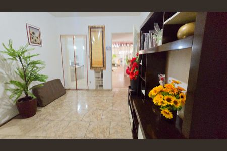 Casa à venda com 353m², 4 quartos e 4 vagas Casa à venda com 353m², 4 quartos e 4 vagasEntrada