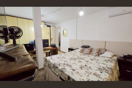 Casa à venda com 353m², 4 quartos e 4 vagas Casa à venda com 353m², 4 quartos e 4 vagasQuarto 2