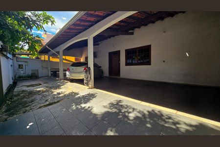 Casa à venda com 353m², 4 quartos e 4 vagas Casa à venda com 353m², 4 quartos e 4 vagasÁrea comum