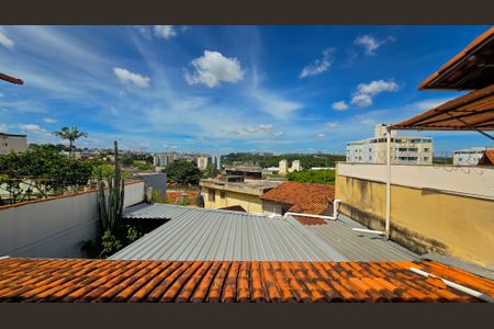 Casa à venda com 353m², 4 quartos e 4 vagas Casa à venda com 353m², 4 quartos e 4 vagasÁrea comum