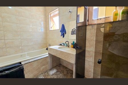 Casa à venda com 353m², 4 quartos e 4 vagas Casa à venda com 353m², 4 quartos e 4 vagasBanheiro Suíte 1