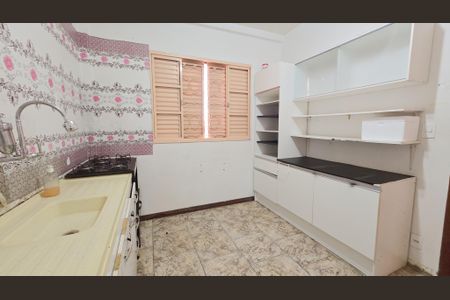 Casa à venda com 353m², 4 quartos e 4 vagas Casa à venda com 353m², 4 quartos e 4 vagasCozinha