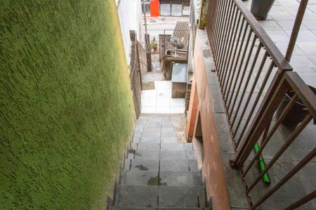 Casa para alugar com 253m², 3 quartos e 4 vagasEscada