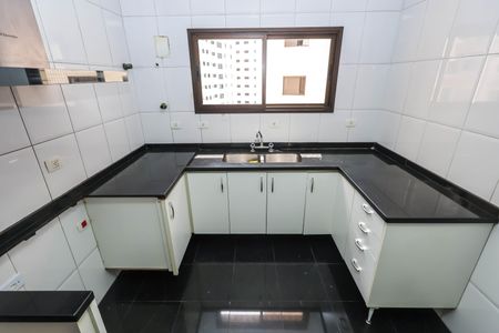 Apartamento à venda com 163m², 3 quartos e 3 vagas Apartamento à venda com 163m², 3 quartos e 3 vagasCozinha