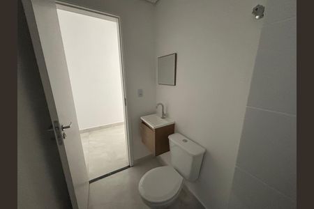 Banheiro  de apartamento para alugar com 2 quartos, 37m² em Cidade Antônio Estêvão de Carvalho, São Paulo