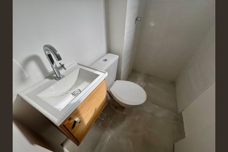 Banheiro social de apartamento para alugar com 1 quarto, 33m² em Cidade Antônio Estêvão de Carvalho, São Paulo