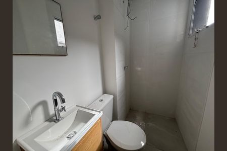 Banheiro social de apartamento para alugar com 1 quarto, 33m² em Cidade Antônio Estêvão de Carvalho, São Paulo