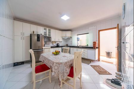 Casa à venda com 108m², 3 quartos e 2 vagas Casa à venda com 108m², 3 quartos e 2 vagasCozinha