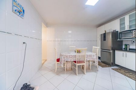 Casa à venda com 108m², 3 quartos e 2 vagas Casa à venda com 108m², 3 quartos e 2 vagasCozinha