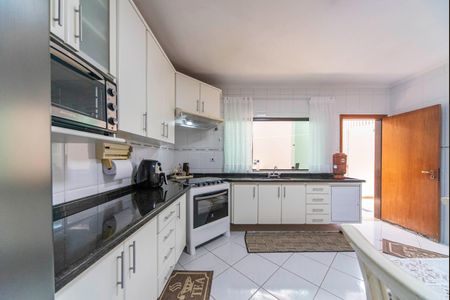 Casa à venda com 108m², 3 quartos e 2 vagas Casa à venda com 108m², 3 quartos e 2 vagasCozinha