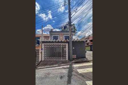 Casa à venda com 108m², 3 quartos e 2 vagas Casa à venda com 108m², 3 quartos e 2 vagasFachada