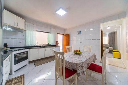 Casa à venda com 108m², 3 quartos e 2 vagas Casa à venda com 108m², 3 quartos e 2 vagasCozinha